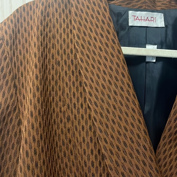 Tahari cropped blazer M/L - Picture 2 of 7